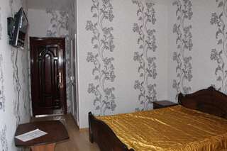 Гостиница Гостевой Дом Корона Адлер Стандартный двухместный номер с 1 кроватью или 2 отдельными кроватями-1